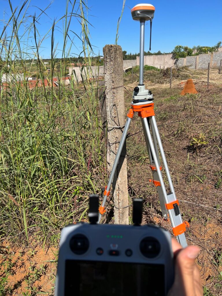 Base GNSS e controle de drone em aerolevantamento – Halltek